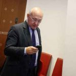 Michel Sapin currently using their smartphone.