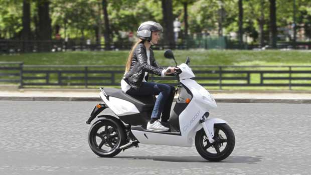 Paris va proposer aussi des scooters électriques en libre-service