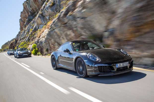 Porsche dévoile la nouvelle 911, encore sous camouflage