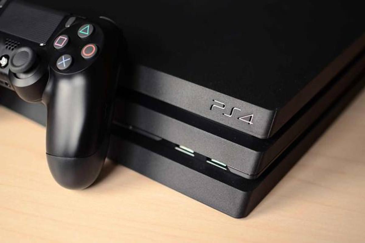 PlayStation 4 Pro, les 5 pourraient arriver dans les magasins plus tard que prévu.