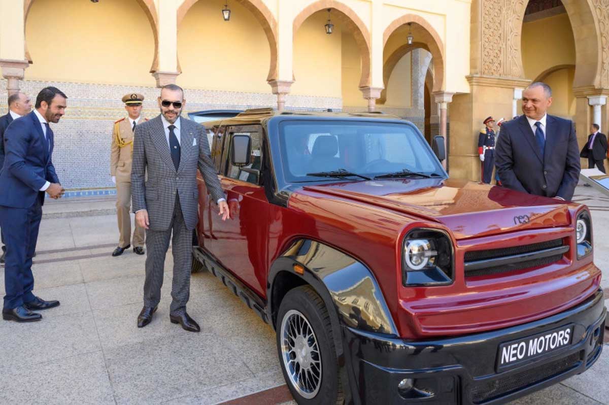 Un moment mémorable : Faouzi Annajah présente au roi Mohammed VI la première marque de voiture marocaine et un prototype à hydrogène