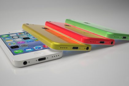 iPhone low-cost : place aux couleurs acidulées