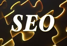 Illustration d'un puzzle lumineux avec le mot SEO en grand, représentant l'optimisation pour les moteurs de recherche
