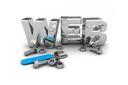 Illustration représentant le mot "WEB" en métal, accompagné d'outils comme des boulons et une clé, symbolisant la construction et la maintenance des sites web.