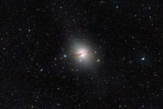 Hubble explore la banlieue de la galaxie du Centaurus A