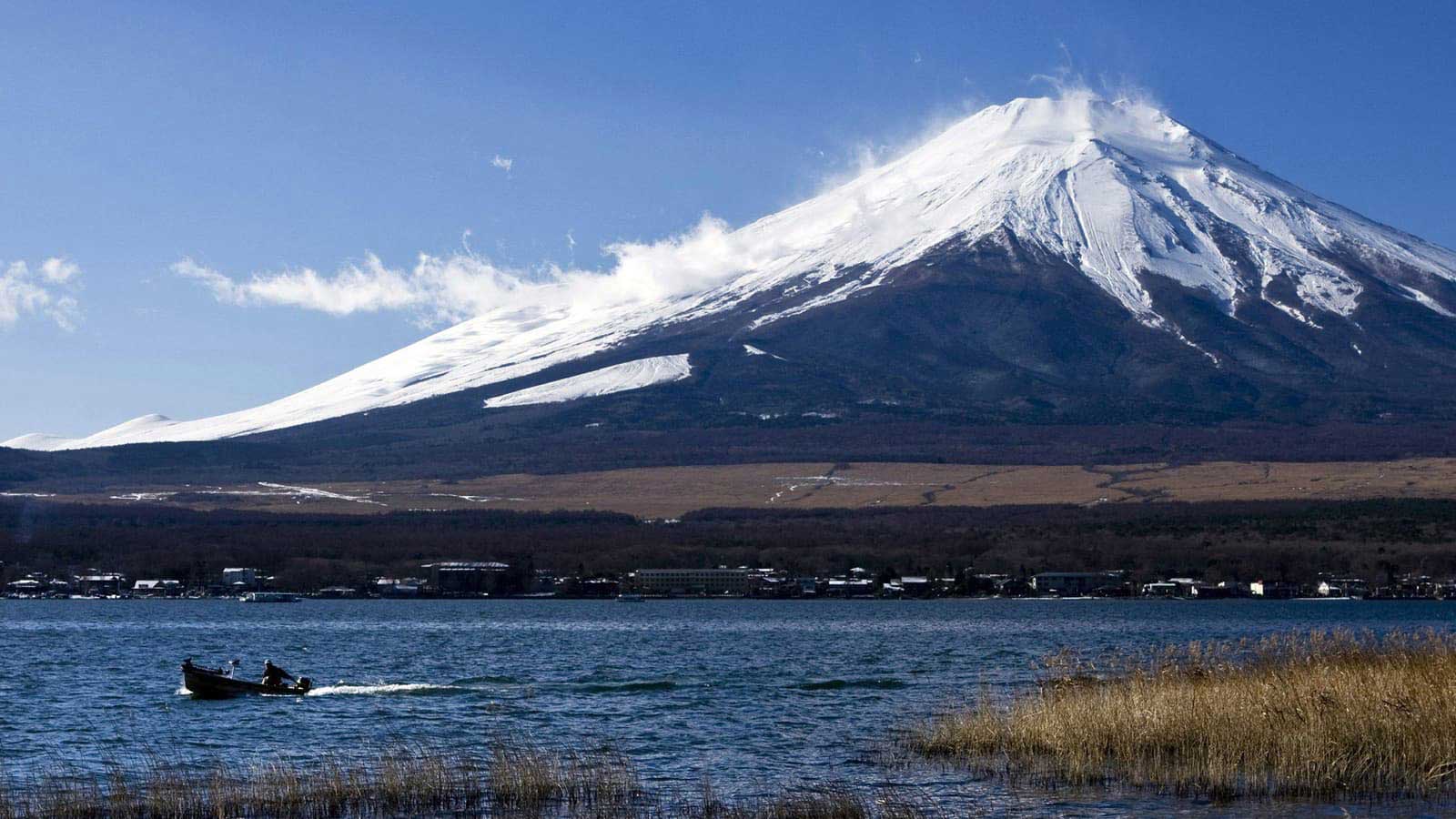 Depuis le séisme massif de 2011, le Mont Fuji est assiégé.