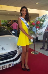 Miss France 2014 a reçu les clés de sa nouvelle voiture