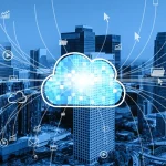 Représentation numérique du cloud computing reliant les données d’entreprises dans une ville moderne.