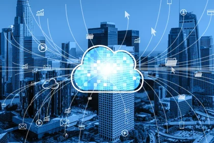 Représentation numérique du cloud computing reliant les données d’entreprises dans une ville moderne.