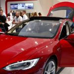 La Tesla modèle S se vend en France à partir de 65 000 euros, bonus écologique compris.