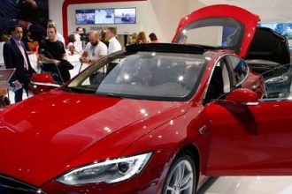 La Tesla modèle S se vend en France à partir de 65 000 euros, bonus écologique compris.