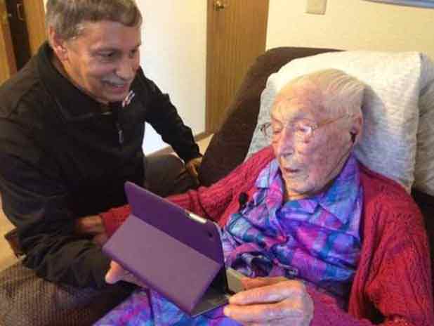 À 114 ans, elle doit mentir sur son âge pour s'inscrire sur Facebook