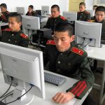 Des étudiants travaillant sur des ordinateurs à l'école révolutionnaire de Mangyongdae à Pyongyang.