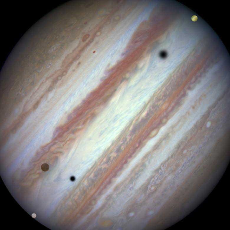Hubble immortalise une parade des satellites de Jupiter