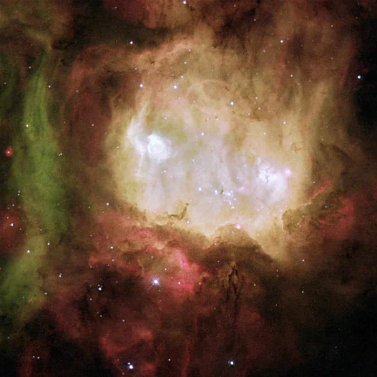 14. La nébuleuse de la tête de fantôme est l'une d'une chaîne d'étoiles en formation des régions situées au sud de la nébuleuse 30 Doradus, dans le grand nuage de Magellan. (Photo : NASA/ESA/Hubble)