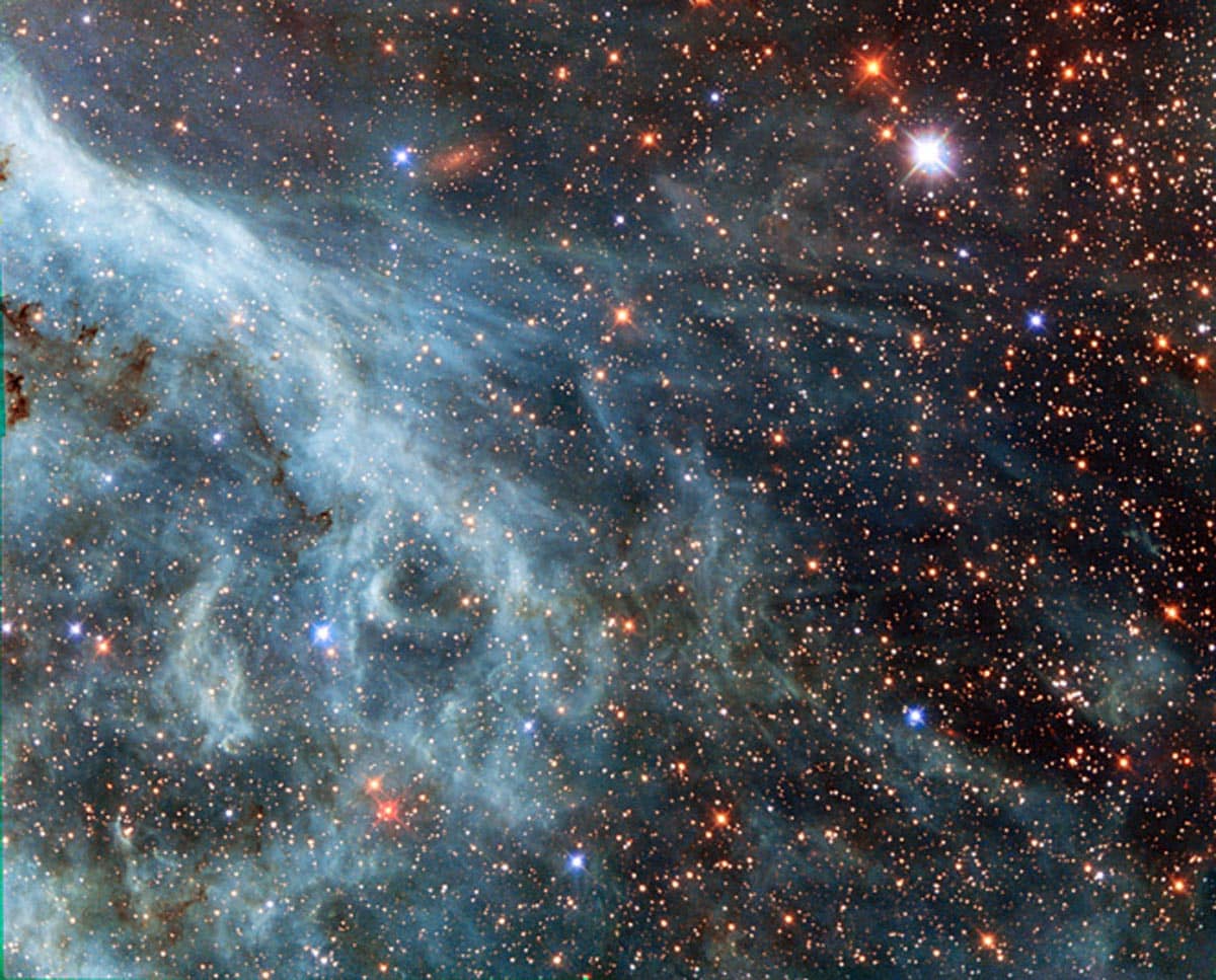 26. Rien de sous-marin dans cette image, il s'agit d'une partie du nuage de Magellan. (Photo : NASA/ESA/Hubble)
