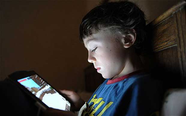 utiliser un ipad pour calmer les enfants pourrait nuire a leur developpement