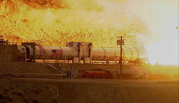 La NASA a réussi mercredi un premier test au sol de la plus puissante fusée d'appoint à poudre au monde.
