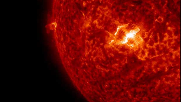 L'éruption solaire du 11 mars 2015 enregistrée par le Solar Dynamics Observatory de la NASA.