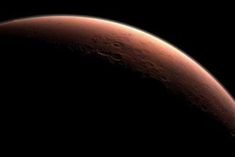De mystérieux nuages de poussière et des aurores boréales détectés sur Mars