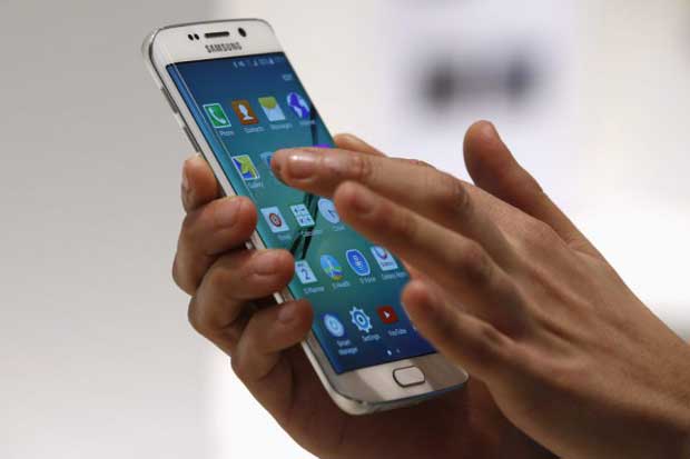 Smartphones : la recharge sans fil s'impose en 2015