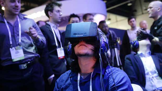 Le casque de réalité virtuelle de Facebook, Oculus Rift, arrive en 2016