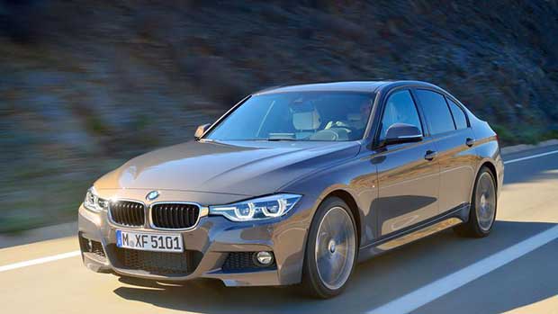 BMW Série 3 : les modifications esthétiques sont mineures et touchent les projecteurs et le bouclier.