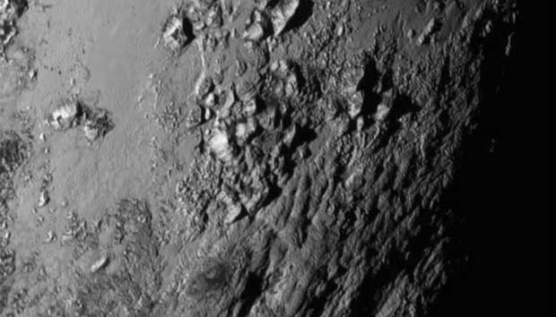 La sonde New Horizons nous détaille les plaines glacées de Pluton