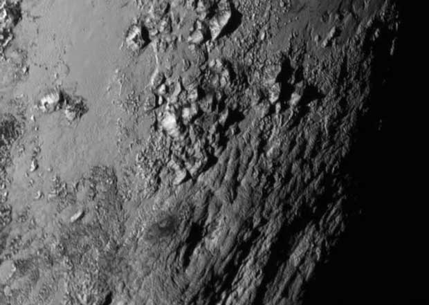 Pluton : les premières surprises de New Horizons