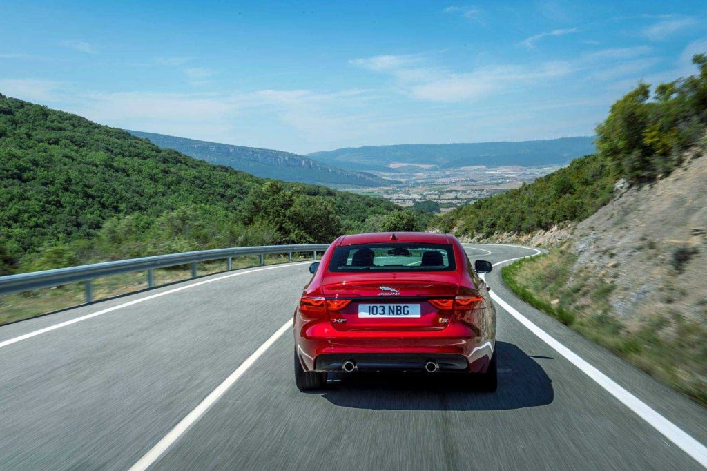 Jaguar : est-ce que la XF va pouvoir concurrencer la Série 5 de BMW ?