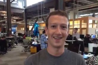 Facebook : les 10 objets insolites du bureau de Mark Zuckerberg