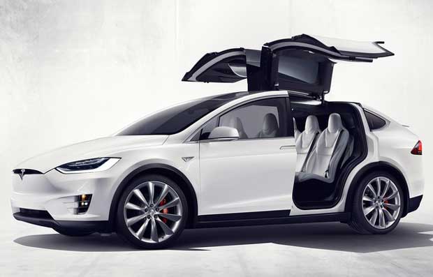 Tesla fait sensation avec son Model X, son SUV 100% électrique