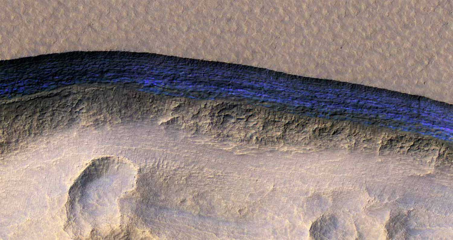 Des scientifiques découvrent de la glace d'eau propre juste en dessous de la surface de Mars