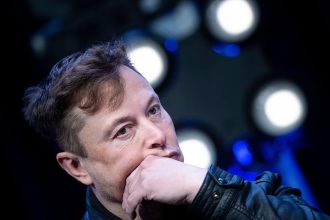 Elon Musk a fait un tweet sur le passage du coronavirus au stade viral.
