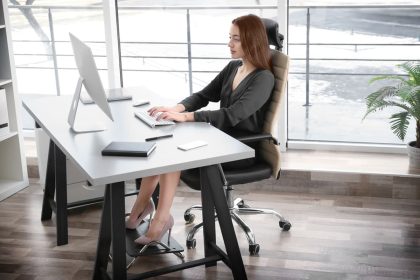 Bonne posture : comment s'asseoir correctement devant un ordinateur