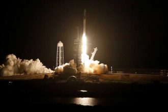Le vaisseau spatial Crew Dragon de SpaceX s'arrime avec succès à la Station spatiale internationale