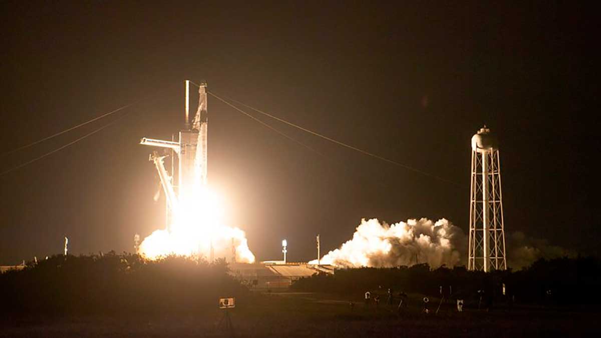 La capsule Crew Dragon de SpaceX s'arrime à la Station spatiale internationale