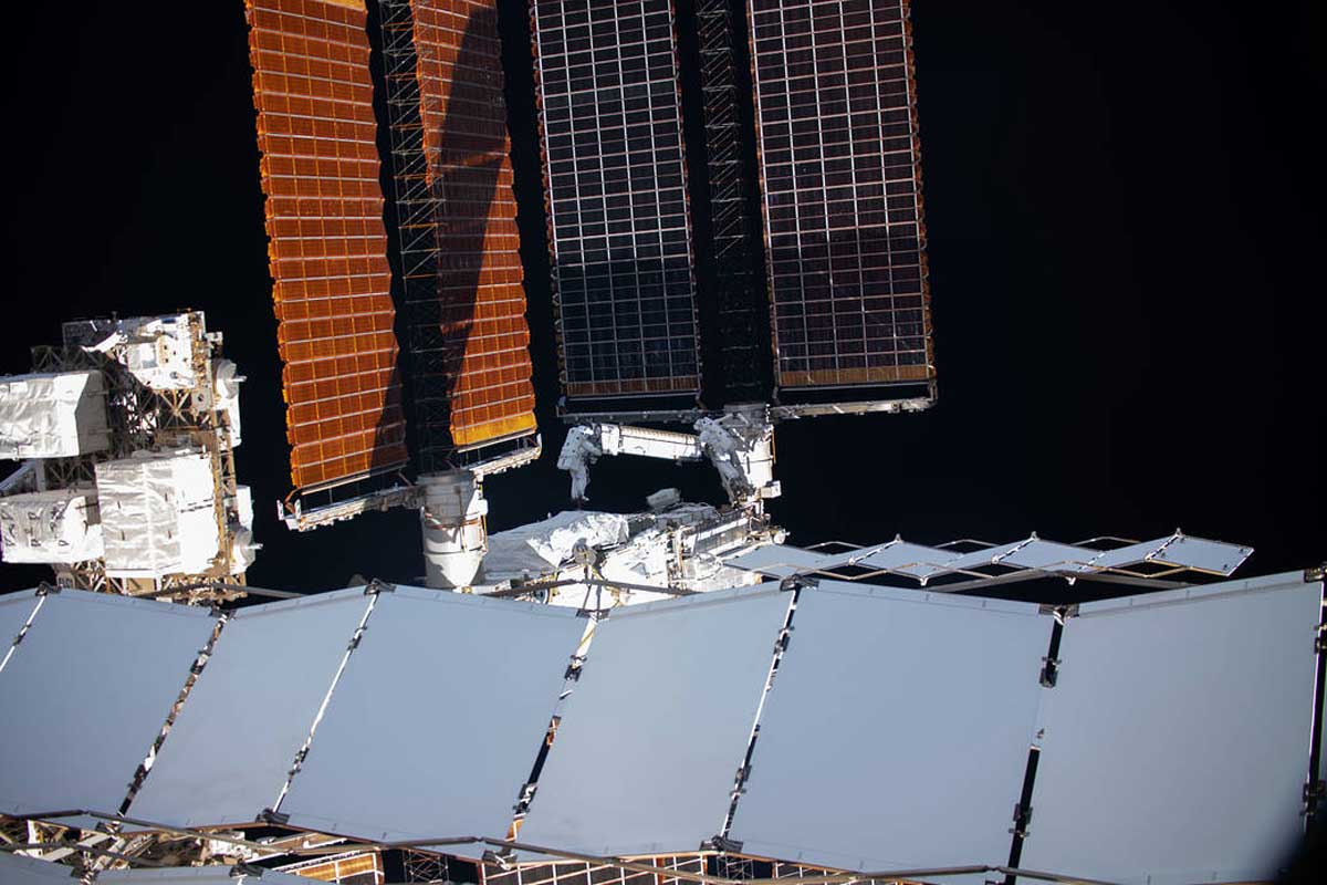 Troisième sortie spatiale pour installer de nouveaux panneaux solaires sur l'ISS