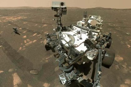 Le rover martien "Persévérance" et l'hélicoptère "Ingéniosité" sur Mars (photo du 6 avril)