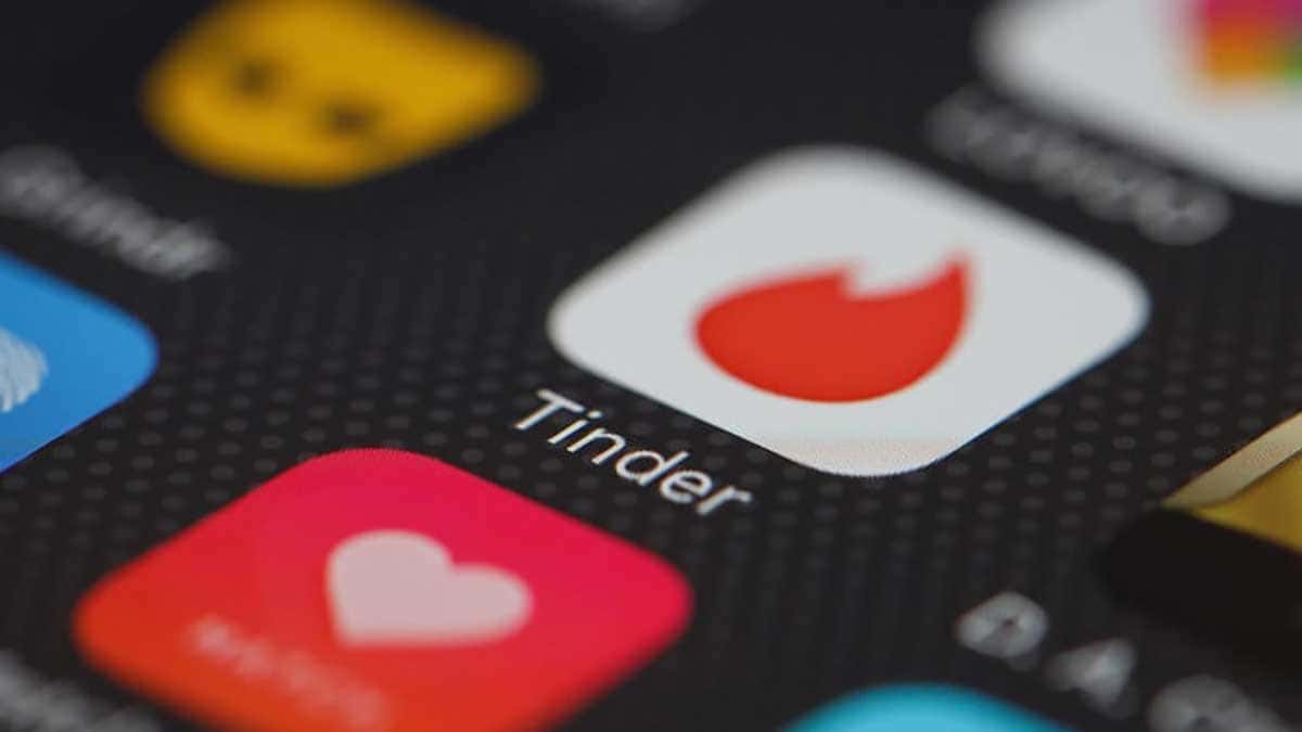 Tinder a annoncé une procédure de vérification d'identité à l'aide de papiers officiels.