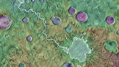 Selon une nouvelle étude, l'eau jaillissant des cratères de Mars a sculpté la surface de la planète.
