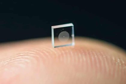 La caméra de la taille d'un grain de sel. (Université de Princeton)