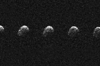 Observations de 4660 Nereus réalisées en 2002 à l'aide du télescope Arecibo