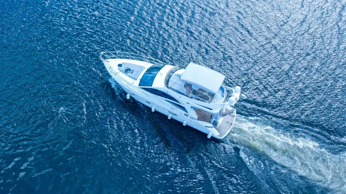 Starlink de SpaceX lance l'internet par satellite à 5 000 dollars par mois pour les yachts.
