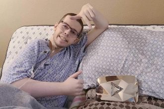 Le populaire YouTuber Minecraft Technoblade, âgé de 23 ans, meurt d'un cancer et publie sa dernière vidéo.