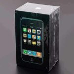 Un iPhone original scellé vendu aux enchères pour un prix record