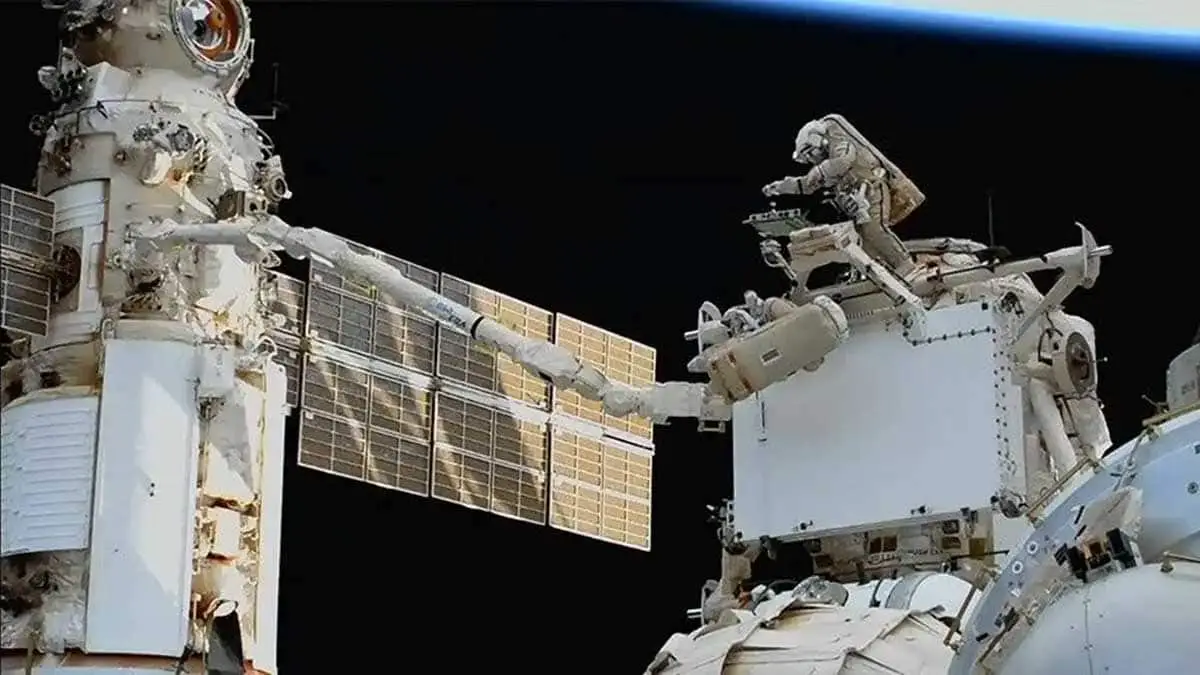 Interruption d'une sortie spatiale de la NASA par la radio d'un taxi argentin