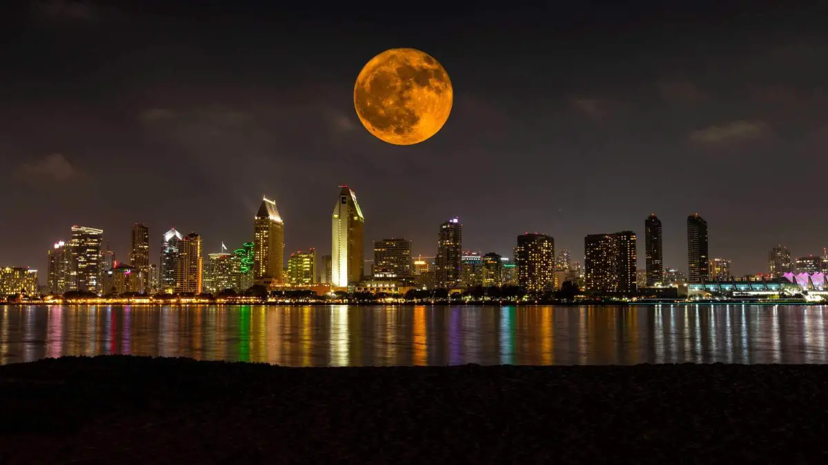 Révélation céleste : la Lune des Fraises 2023 vous réserve une surprise inattendue !