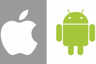 Logos côte à côte d'Apple et du robot vert Android illustrant la rivalité des systèmes d'exploitation mobiles.