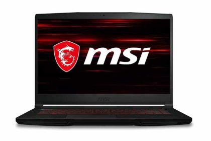 Un ordinateur portable MSI GF63 Thin avec un écran allumé montrant le logo MSI en rouge et blanc.